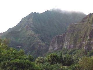Nuuanu Pali, taken from Kaneohe, Oahu, Hawaii picture taken by ATAH.NET photographer for www.digital-picture-gallery.com